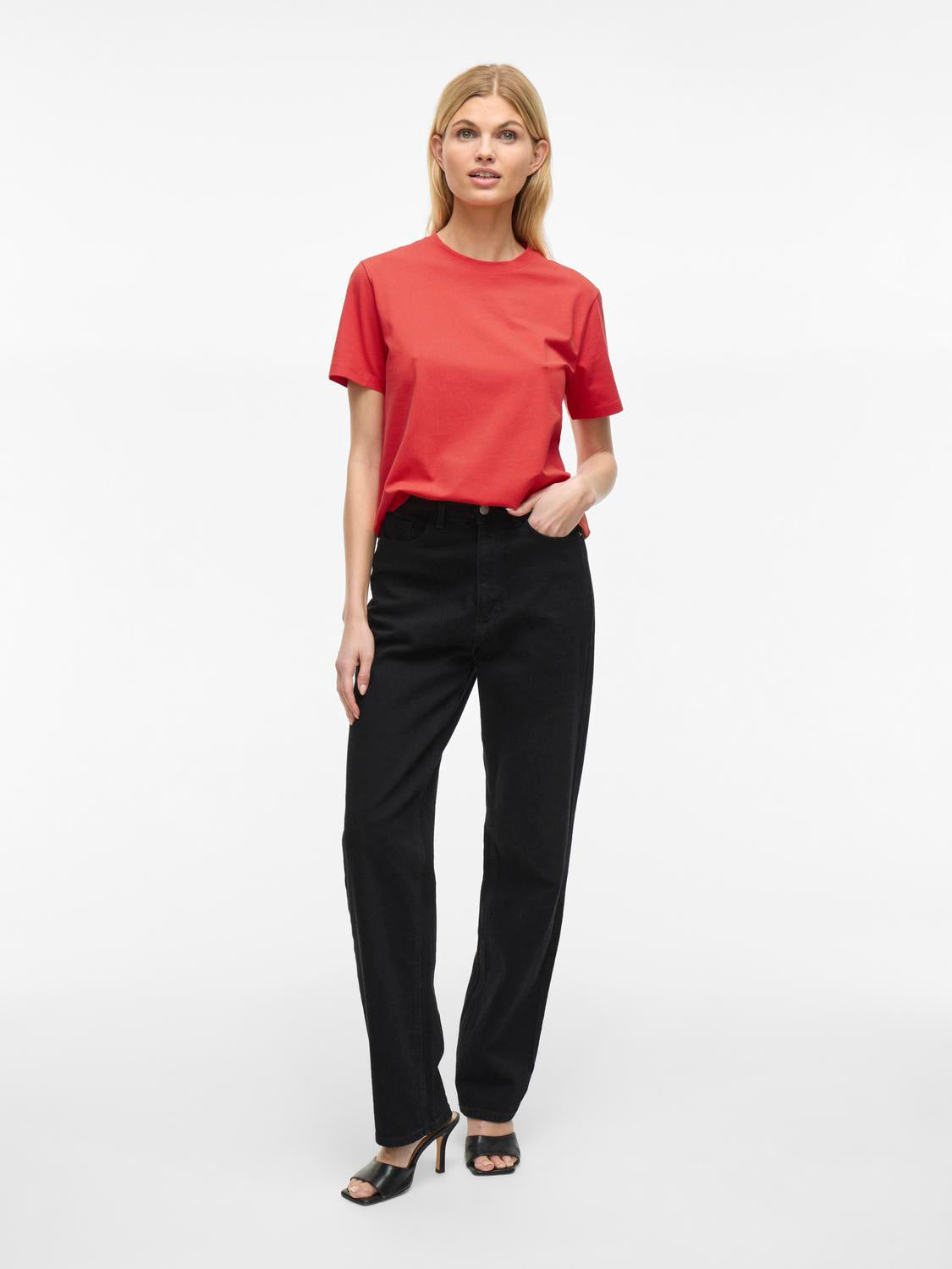 model_shot-front_full